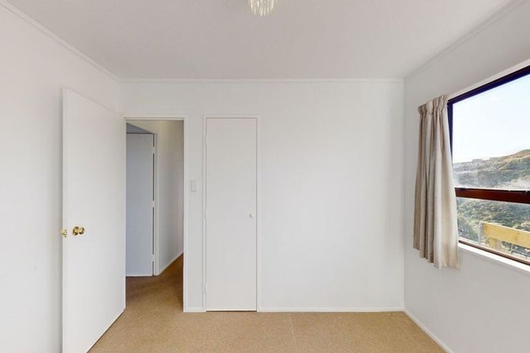 Photo of property in 41a Sunhaven Drive, Newlands, Wellington, 6037