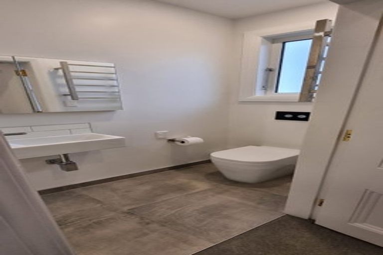 Photo of property in 131 Kelburn Parade, Kelburn, Wellington, 6012