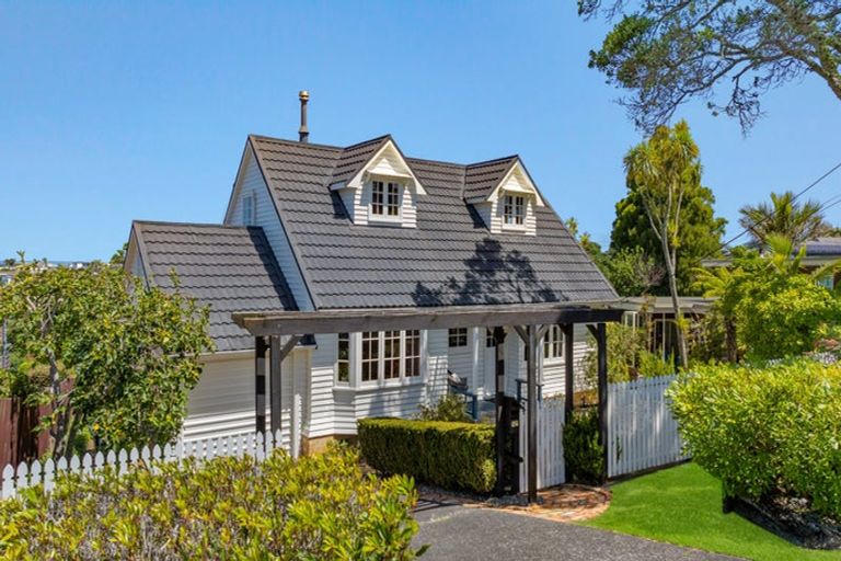 Photo of property in 41 Montgomery Avenue, Rothesay Bay, Auckland, 0630