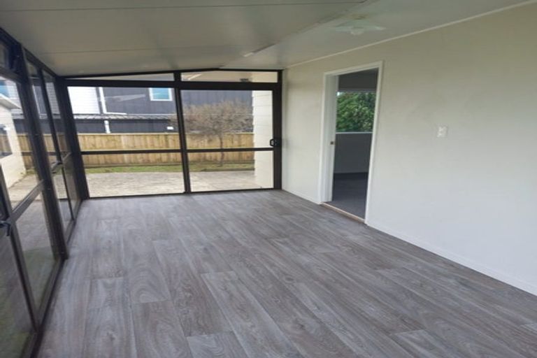 Photo of property in 6 Balwyn Place, Clendon Park, Auckland, 2103