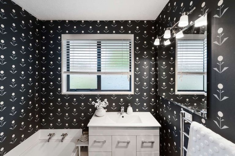 Photo of property in 2/15 Highsted Road, Bishopdale, Christchurch, 8053