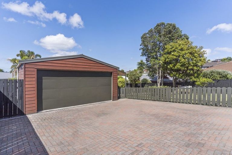 Photo of property in 6 Channing Crescent, Botany Downs, Auckland, 2010