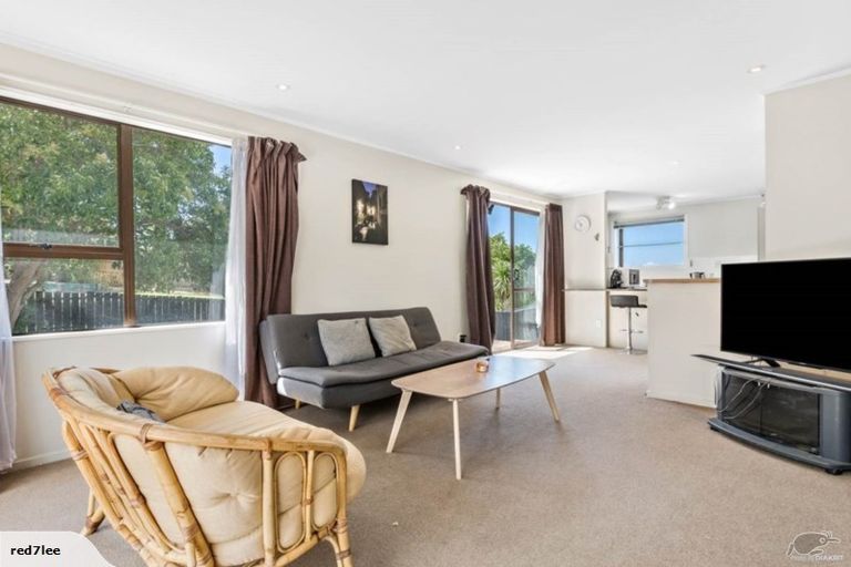 Photo of property in 3 Sarajevo Place, Massey, Auckland, 0614