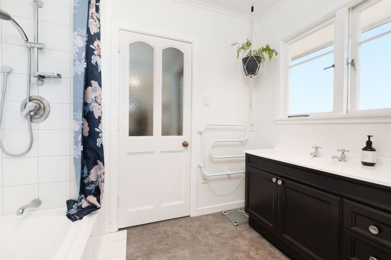 Photo of property in 19a Pemberton Crescent, Greerton, Tauranga, 3112