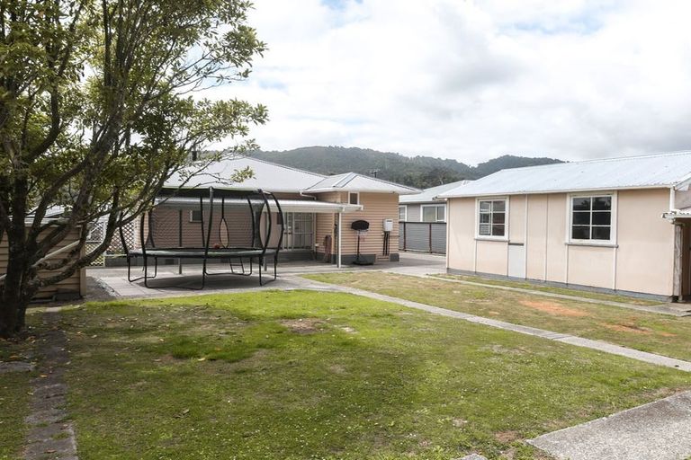 Photo of property in 72 Marlborough Street, Greymouth, 7805