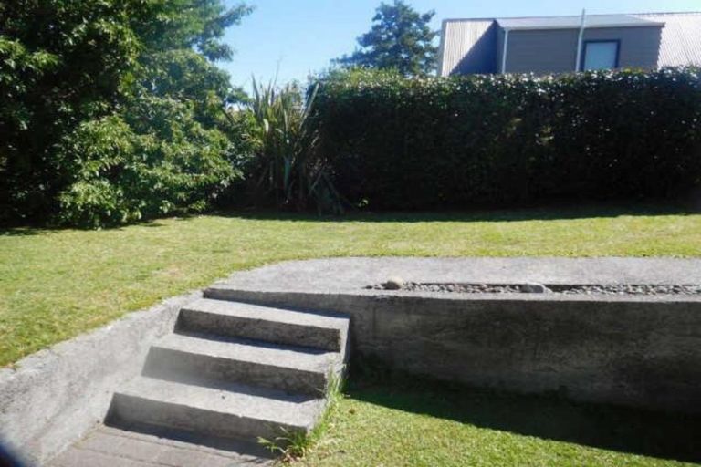Photo of property in 7 Lindaver Grove, Merrilands, New Plymouth, 4312
