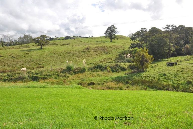 Photo of property in 12 Arahanga Road, Paparoa, 0571