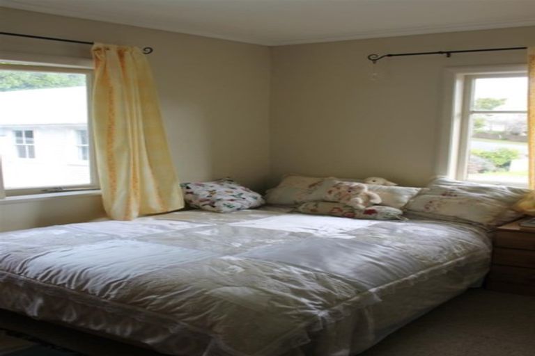 Photo of property in 16 Whaka Street, Maungaturoto, 0520