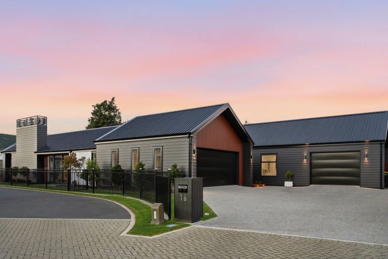Photo of property in 16 Three Kings Court, Outram, 9019