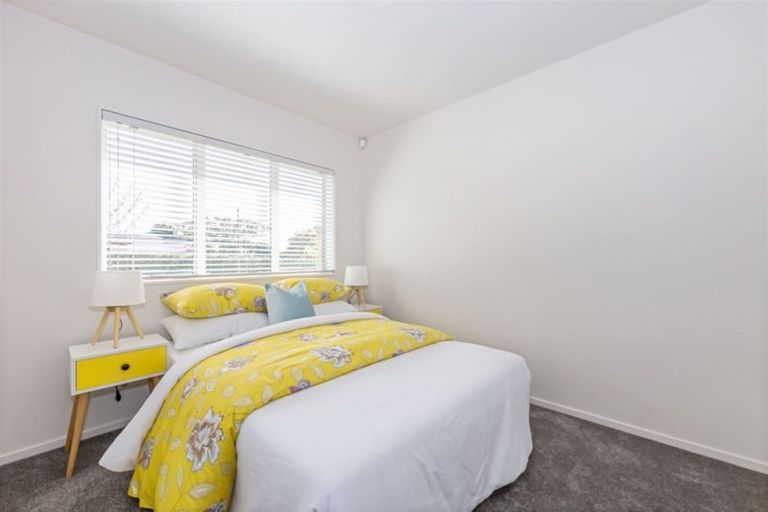 Photo of property in 69 Buscomb Avenue, Henderson, Auckland, 0610