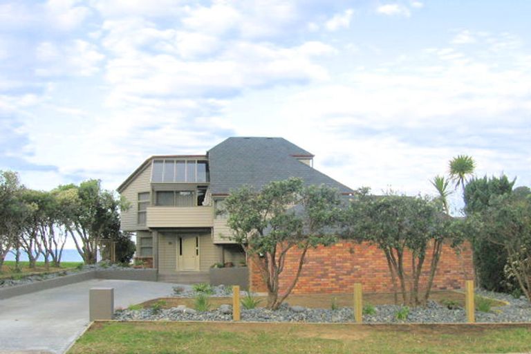 Photo of property in 104 Bambury Place, Onemana, Whangamata, 3691