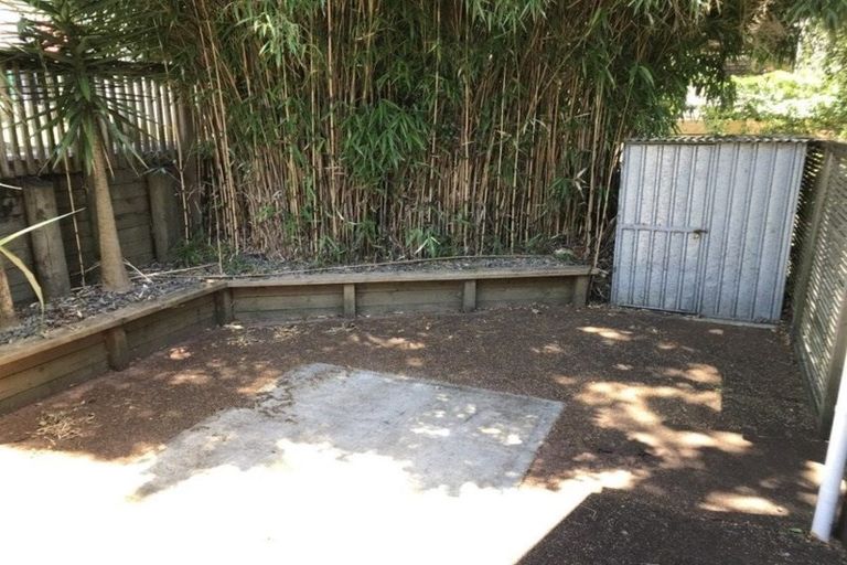 Photo of property in 1/130 Cliff View Drive, Green Bay, Auckland, 0604