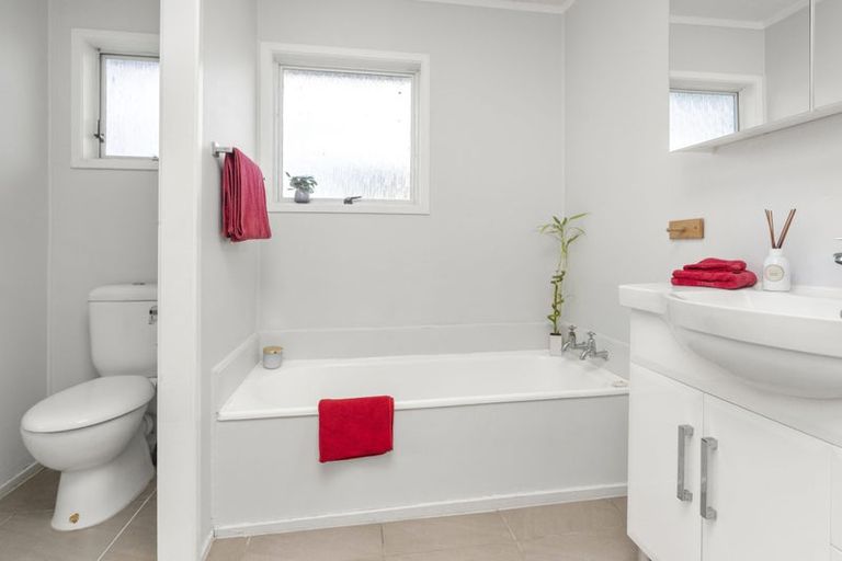 Photo of property in 148 Waimumu Road, Massey, Auckland, 0614