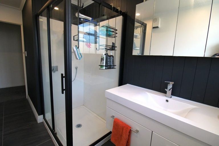 Photo of property in 30 Scotland Terrace, Green Island, Dunedin, 9018