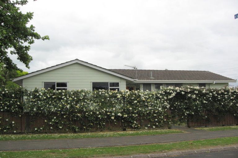 Photo of property in 12 Rountree Place, Conifer Grove, Takanini, 2112