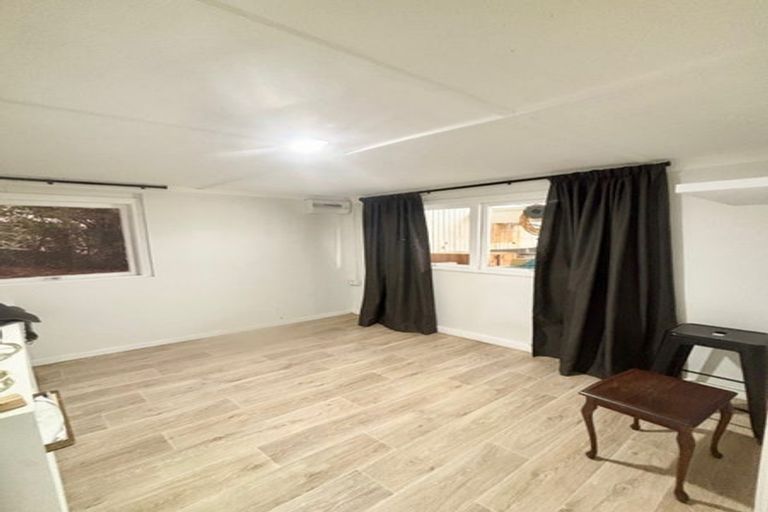 Photo of property in 12 Lynn Road, Bayview, Auckland, 0629