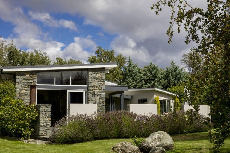 Photo of property in 19 Hall Road, Bannockburn, Cromwell, 9384