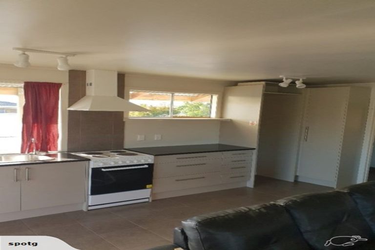 Photo of property in 3/8 Hinekohu Street, New Lynn, Auckland, 0600