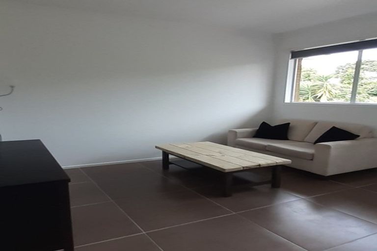 Photo of property in 64 Chelsea View Drive, Chatswood, Auckland, 0626