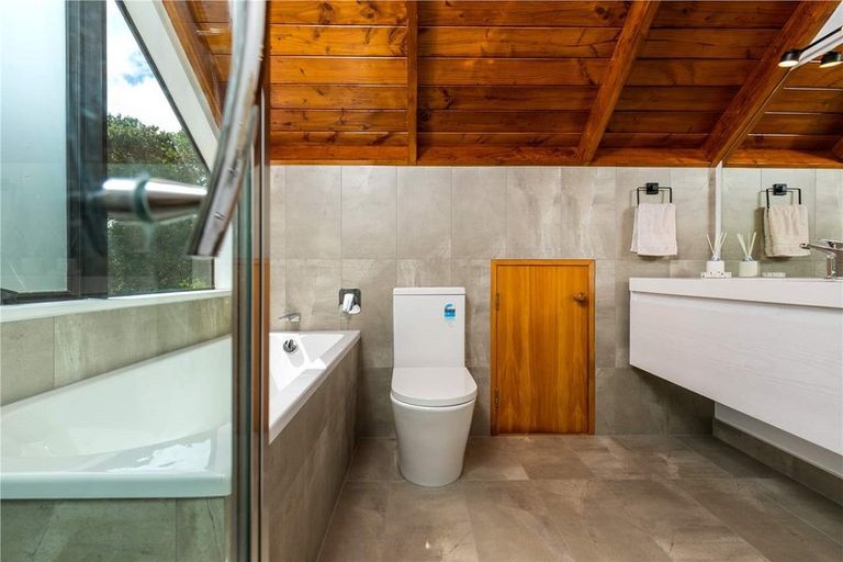 Photo of property in 25 Austin Road, Greenhithe, Auckland, 0632