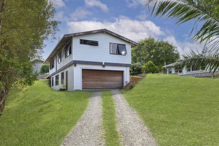 Photo of property in 10 Toroa Road, Otaihanga, Paraparaumu, 5036