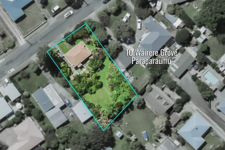 Photo of property in 10 Wairere Grove, Paraparaumu, 5032