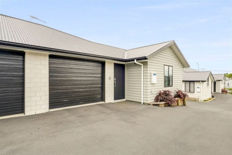 Photo of property in 3/142 Forest Lake Road, Forest Lake, Hamilton, 3200