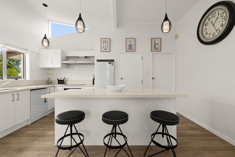 Photo of property in 106 Avondale Road, Taradale, Napier, 4112