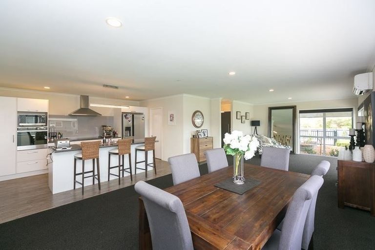 Photo of property in 126 Pohutukawa Place, Waiwhakaiho, New Plymouth, 4312