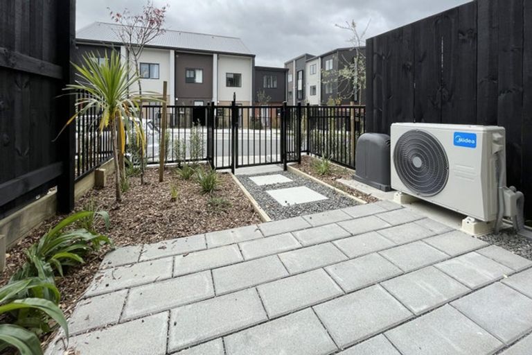 Photo of property in 5/60 Kelman Road, Kelston, Auckland, 0602