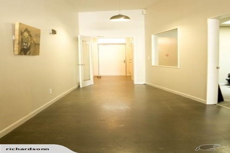 Photo of property in 4/25 Home Street, Mount Victoria, Wellington, 6011