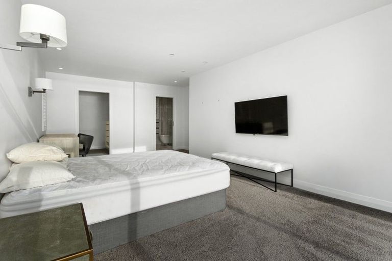 Photo of property in Dorchester Apartments, 144 Oriental Parade, Oriental Bay, Wellington, 6011