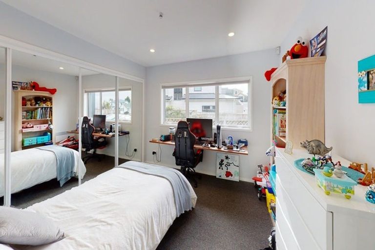 Photo of property in 9 Birkhall Grove, Strathmore Park, Wellington, 6022