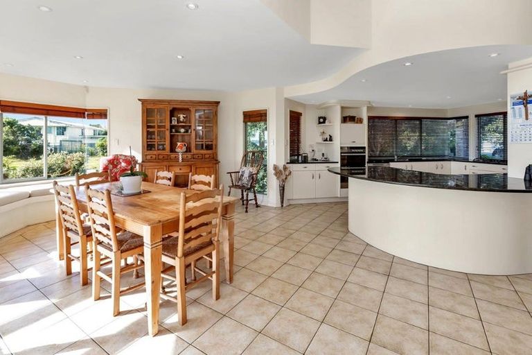 Photo of property in 110 One Tree Point Road, One Tree Point, 0118