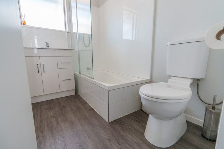 Photo of property in 33 Tiller Close, Kelvin Grove, Palmerston North, 4414