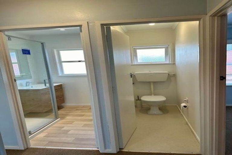 Photo of property in 2/38 Knightsbridge Drive, Forrest Hill, Auckland, 0620