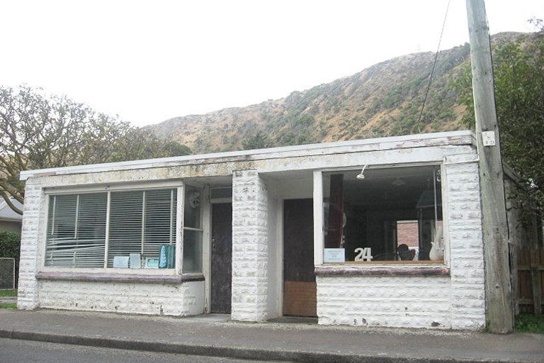 Photo of property in 24 Wellington Road, Paekakariki, 5034