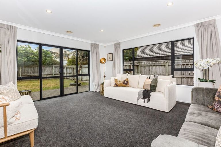 Photo of property in 8 Tararua Close, Aotea, Porirua, 5024