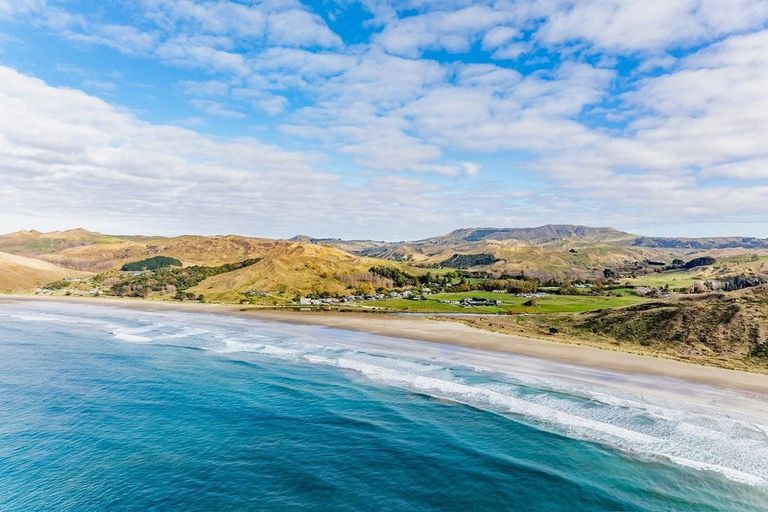 Photo of property in 3428 Pourerere Beach Road, Pourerere, Omakere, 4271