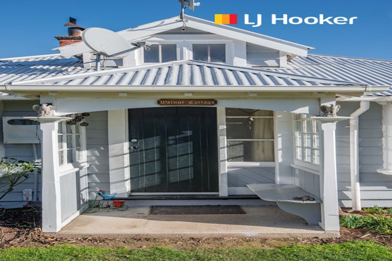 Photo of property in 2 Goodwin Street, Waihola, Milton, 9073