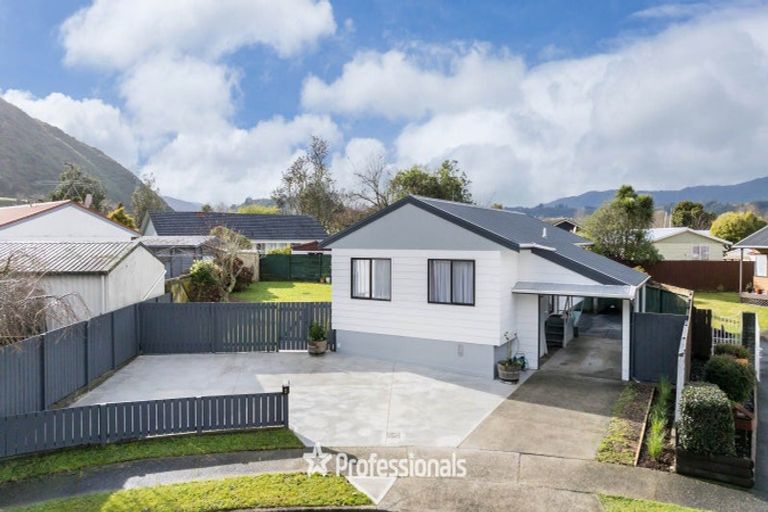 Photo of property in 5 Tulsa Grove, Totara Park, Upper Hutt, 5018