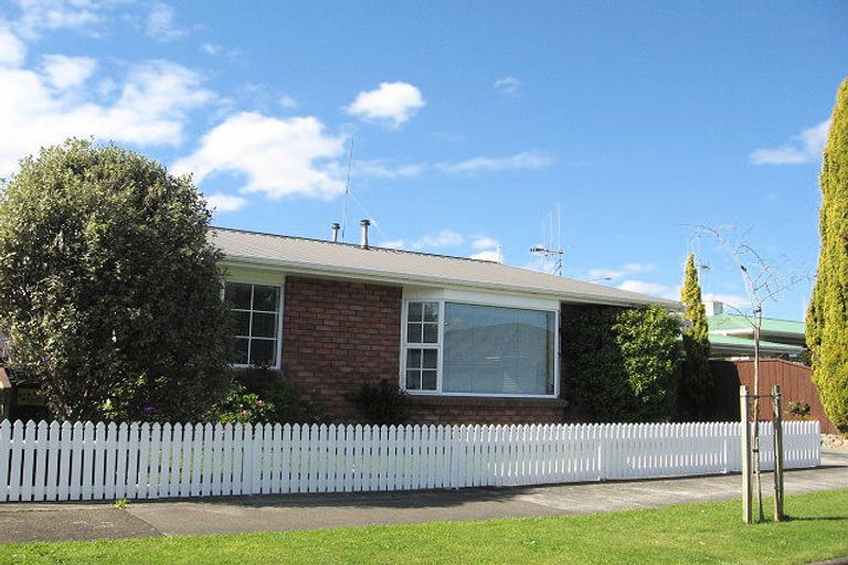 Photo of property in 1a Strathmore Place, Awapuni, Palmerston North, 4412