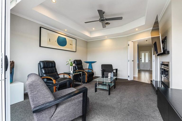 Photo of property in 2 Bella Vista Drive, Gulf Harbour, Whangaparaoa, 0930