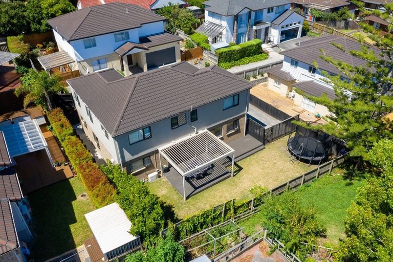 Photo of property in 23c Lexington Drive, Botany Downs, Auckland, 2010