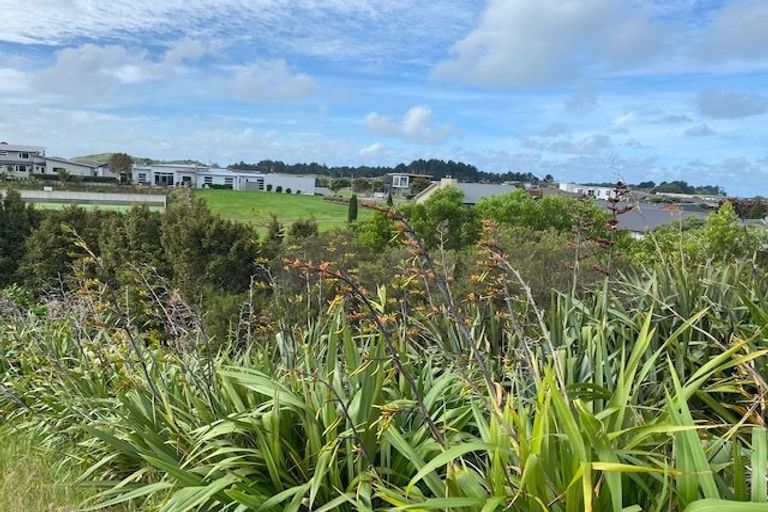 Photo of property in 10 Kakariki Lane, Waiwhakaiho, New Plymouth, 4312