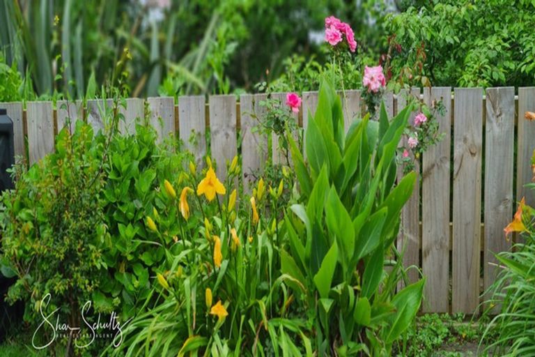 Photo of property in 10 Franklin Road, Paparoa, 0571