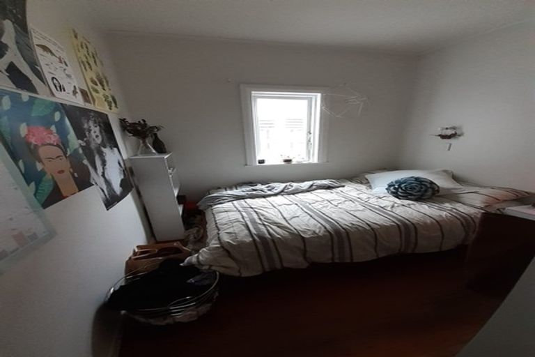 Photo of property in 100 Kelburn Parade, Kelburn, Wellington, 6012