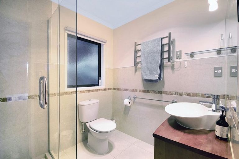 Photo of property in 125 Stoney Creek Drive, Waitakere, Henderson, 0782