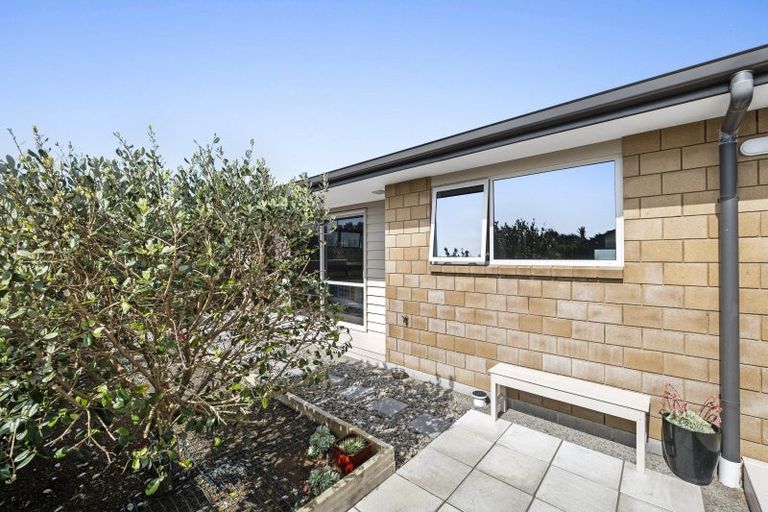 Photo of property in 2 Wentworth Lane, Waiwhakaiho, New Plymouth, 4312