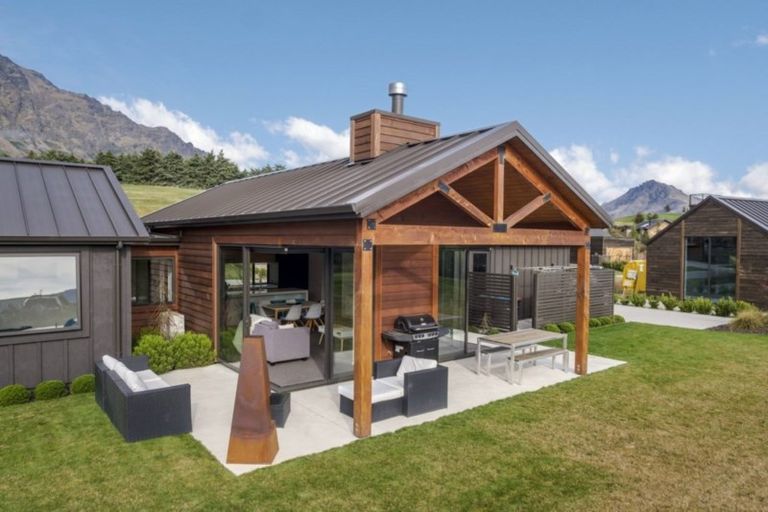 Photo of property in 6 Pendeen Crescent, Jacks Point, Queenstown, 9371